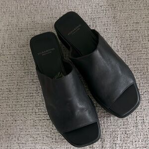 VAGABOND shoemakers black leather  slides 5.5